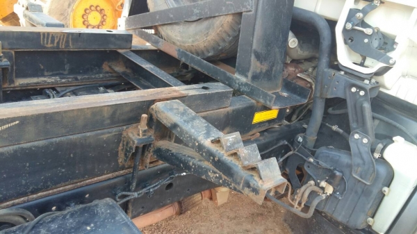 รถฮีโน่ 6 ล้อดั้ม ทูโถ้ 136 แรงม้า. ปี 55.  ( รถวิ่ง 4x,xxx กว่า กม. )       สนใจติดต่อ  081 - 6079515