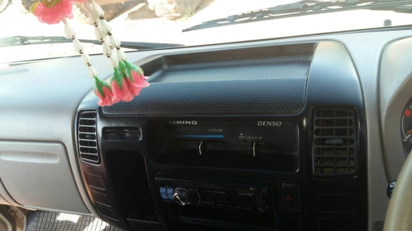 รถฮีโน่ 6 ล้อดั้ม ทูโถ้ 136 แรงม้า. ปี 55.  ( รถวิ่ง 4x,xxx กว่า กม. )       สนใจติดต่อ  081 - 6079515