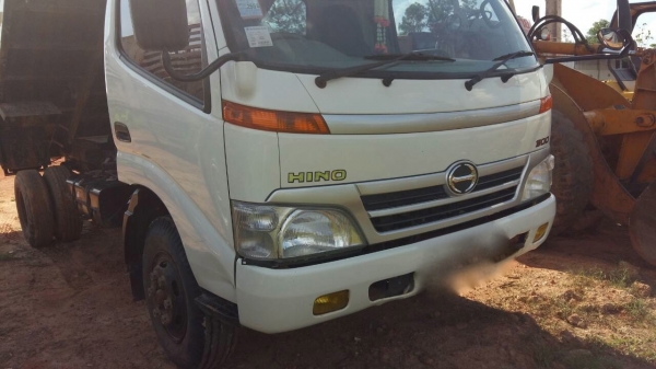 รถฮีโน่ 6 ล้อดั้ม ทูโถ้ 136 แรงม้า. ปี 55.  ( รถวิ่ง 4x,xxx กว่า กม. )       สนใจติดต่อ  081 - 6079515