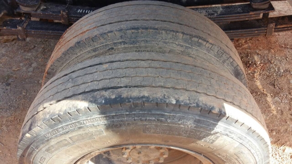 รถฮีโน่ 6 ล้อดั้ม ทูโถ้ 136 แรงม้า. ปี 55.  ( รถวิ่ง 4x,xxx กว่า กม. )       สนใจติดต่อ  081 - 6079515