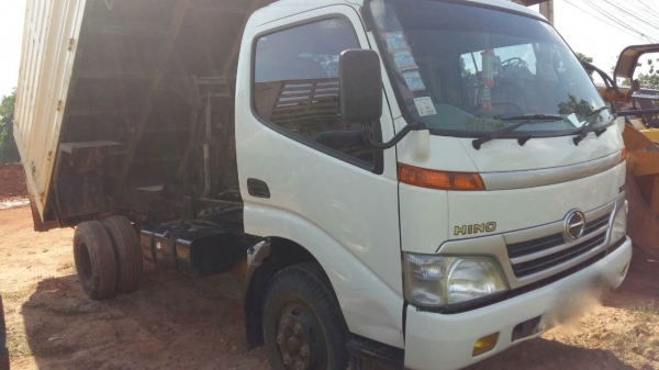 รถฮีโน่ 6 ล้อดั้ม ทูโถ้ 136 แรงม้า. ปี 55.  ( รถวิ่ง 4x,xxx กว่า กม. )       สนใจติดต่อ  081 - 6079515