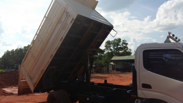 รถฮีโน่ 6 ล้อดั้ม ทูโถ้ 136 แรงม้า. ปี 55.  ( รถวิ่ง 4x,xxx กว่า กม. )       สนใจติดต่อ  081 - 6079515