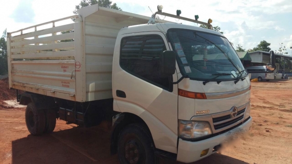 รถฮีโน่ 6 ล้อดั้ม ทูโถ้ 136 แรงม้า. ปี 55.  ( รถวิ่ง 4x,xxx กว่า กม. )       สนใจติดต่อ  081 - 6079515