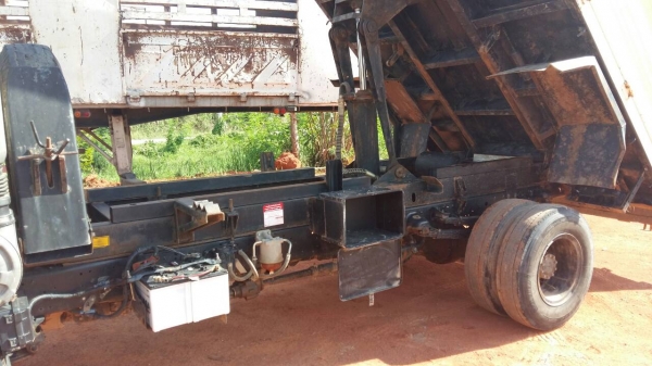 รถฮีโน่ 6 ล้อดั้ม ทูโถ้ 136 แรงม้า. ปี 55.  ( รถวิ่ง 4x,xxx กว่า กม. )       สนใจติดต่อ  081 - 6079515