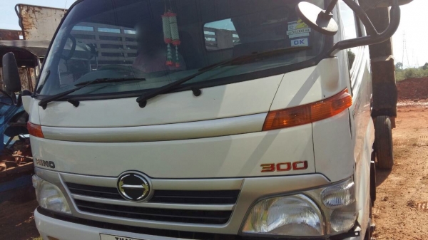 รถฮีโน่ 6 ล้อดั้ม ทูโถ้ 136 แรงม้า. ปี 55.  ( รถวิ่ง 4x,xxx กว่า กม. )       สนใจติดต่อ  081 - 6079515