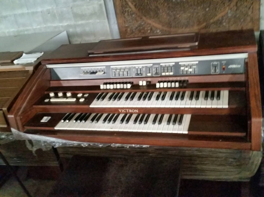 เปียโนนอก