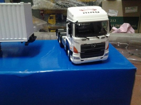 ขายโมเดล HINO ซีรี่700 กับ ISUZU NQR