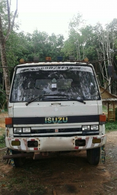 รถอีซูซุ 10 ล้อ บรรทุก ยางมะตอย. FVM  175 แรงม้า.     สนใจติดต่อ  081 - 6079515