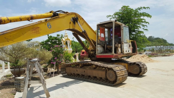 ขายแม็กโคร.   โคมัสสุ PC  200-5 เอกสารครบรถพร้อมใช้ตัวเดินกีบคอลโทลสั้น