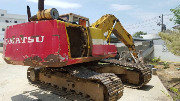 ขายแม็กโคร.   โคมัสสุ PC  200-5 เอกสารครบรถพร้อมใช้ตัวเดินกีบคอลโทลสั้น