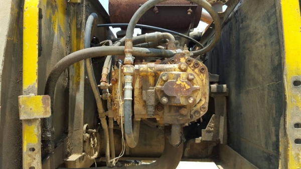 ขายแม็กโคร.   โคมัสสุ PC  200-5 เอกสารครบรถพร้อมใช้ตัวเดินกีบคอลโทลสั้น