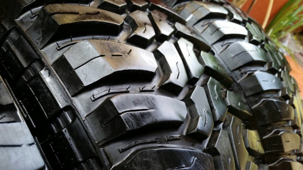 ขายยาง mud deestone 265/75/16 ปลายปี 13 ขายยาง mud deestone 265/75/16 ปลายปี 13