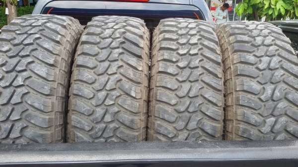 ขายยาง mud deestone 265/75/16 ปลายปี 13