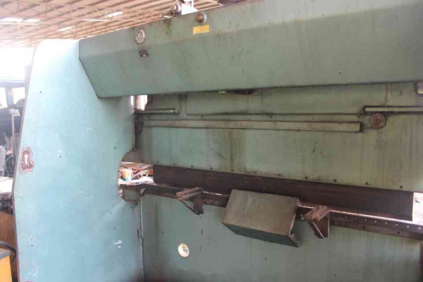 เครื่องพับเหล็ก