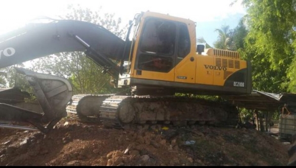 ขายด่วนมากครับ Volvo. EC210B. รุ่นล่าสุด