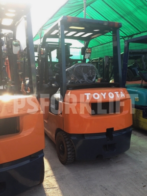 ขายฟอร์คลิฟท์ โตโยต้า 7FD15 เสาสูง 3 ม. จากประเทศญี่ปุ่น