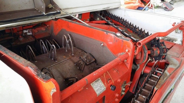 รถเกี่ยวข้าวพร้อมนวดข้าวในตัว แบบนั่งขับ เก่าญี่ปุ่น MITSUBISHI ML11  สภาพสวย เครื่องยนต์ติดง่ายพร้อมใช้งาน ไม่เคยใช้งานในไทย