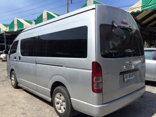 TOYOTA COMMUTRE 2.5 ปี 13เกียMT สีเทา