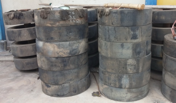 ขายยางรถบด3.5ตันกับยางรถตัก(เก่าญี่ปุ่น)