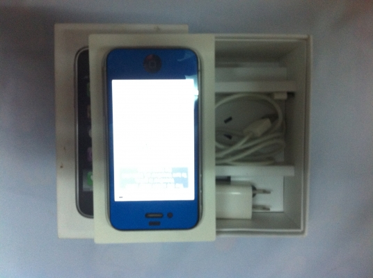 Iphone4s สภาพปกติ ใส่ซิมไทยไม่ได้ ขายเป็นไอพอด3300 บาท
