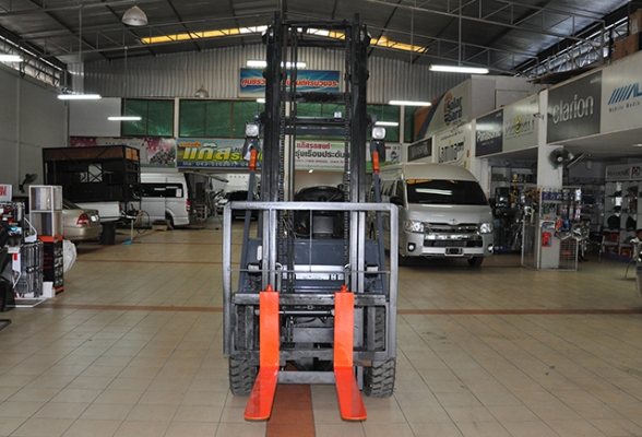 ขายรถโฟล์คลิฟท์มือสอง TOYOTA รุ่น 6FG25 ราคา 295,000 บาท นำเข้าจากประเทศญี่ปุ่น 100\% ไม่เคยใช้งานในไทย