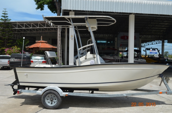 Palm Beach 165 White cap 90hp 2 stroke Center Counsole boat