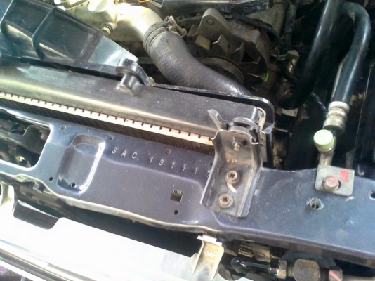 ขายครับ นิสันจอโค้ง. ฝาแดง2500 ปี40 พาเวอร์โรงงาน แอร์เย็น สภาพเดิมโรงงาน สีเดิมบางรถไม่มีผุ ตีอาบน้ำอย่างเดียว   ตั้งแต่เป็นรถมาไม่เคยทำสีเลย  ไม่มีสีโป