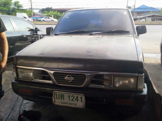 ขายครับ นิสันจอโค้ง. ฝาแดง2500 ปี40 พาเวอร์โรงงาน แอร์เย็น สภาพเดิมโรงงาน สีเดิมบางรถไม่มีผุ ตีอาบน้ำอย่างเดียว   ตั้งแต่เป็นรถมาไม่เคยทำสีเลย  ไม่มีสีโป