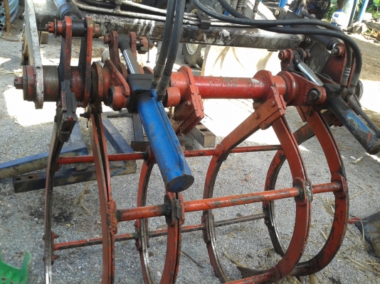 ขายคีบหน้าโครงคู่มืออ่อน ติดรถไถฟอร์ด