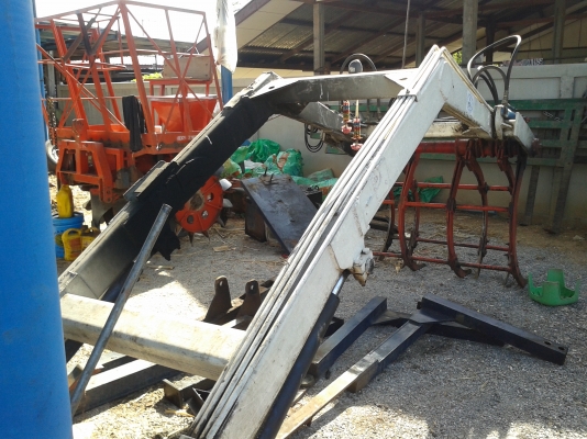 ขายคีบหน้าโครงคู่มืออ่อน ติดรถไถฟอร์ด