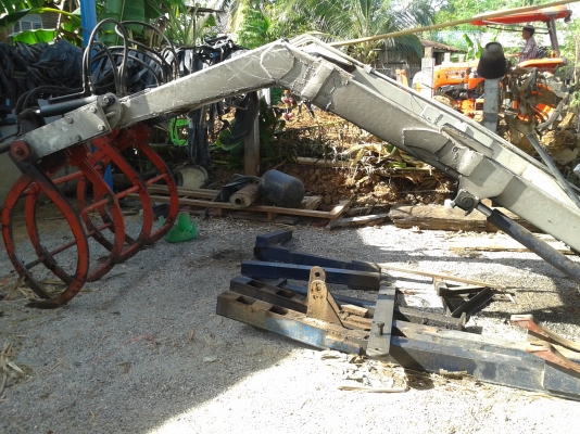 ขายคีบหน้าโครงคู่มืออ่อน ติดรถไถฟอร์ด