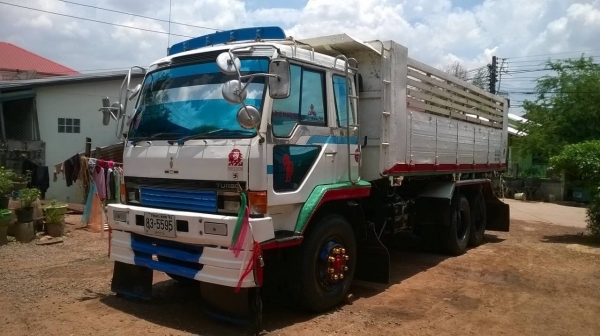 ขายไอ้หลงเทอร์โบ FN527M-TF สภาพสวย เครื่องเดิม 6D16 เทอร์โบ 220 แรงม้า เกียร์เดิม 10 สปีด คัสซีสวยตลอดเส้น แอร์เย็น ทะเบียนพร้อมโอนครับ