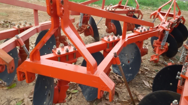 คูโบต้า M 7040 พร้อมใบมีดหน้า มือสอง แถมหาง 3 ใหม่ 1 ตัว  ถูกม๊าก มาก ราคา 480,000 บาท