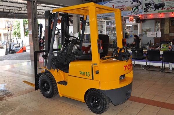 ขายรถโฟล์คลิฟท์มือสอง TCM รุ่น FG15N18 ราคา 175,000 บาท นำเข้าจากประเทศญี่ปุ่น 100\% ไม่เคยใช้งานในประเทศไทย