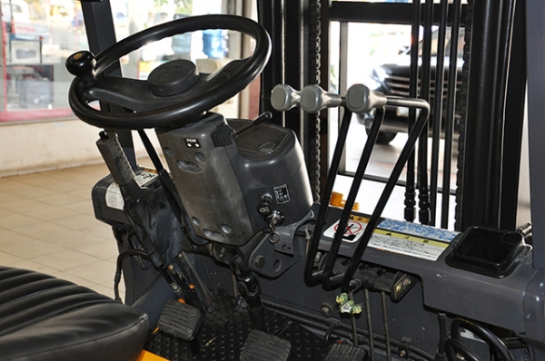 ขายรถโฟล์คลิฟท์มือสอง TCM รุ่น FG15N18 ราคา 175,000 บาท นำเข้าจากประเทศญี่ปุ่น 100\% ไม่เคยใช้งานในประเทศไทย