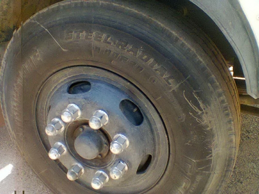 Hino/ เจ้าอินทรี/วางเครื่อง/ HO7C สองเพลามีสโลกลาง/ ช่วงล่าง ZM10 น๊อต บรรทุกน้ำ 15000 ลิตร มีเตร์ลาดน้ำ/ คัสซีสวยทั้งเส้น/ ยางเรเดียร