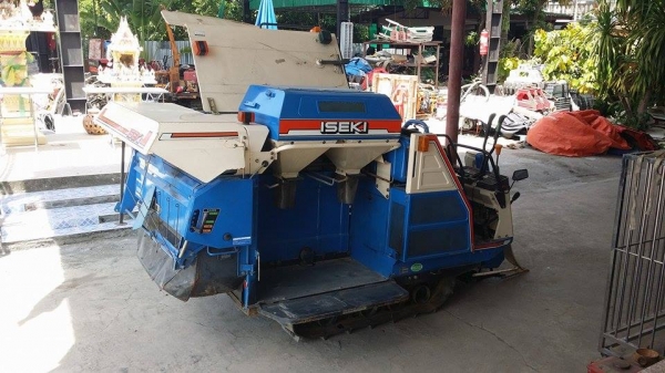 รถเกี่ยวข้าวพร้อมนวดข้าวในตัว แบบนั่งขับ เก่าญี่ปุ่น  ISEKI  Frontier 120 สภาพสวย เครื่องยนต์ติดง่ายพร้อมใช้งาน