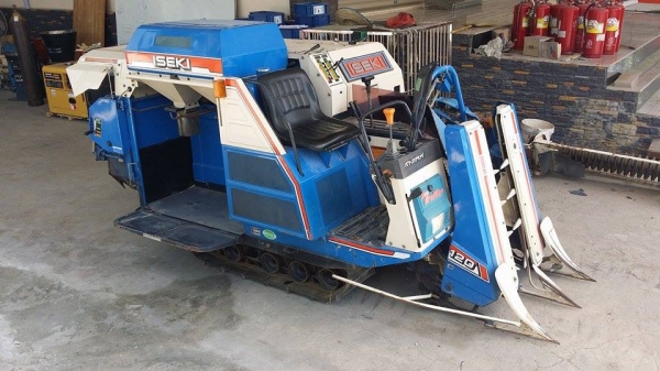 รถเกี่ยวข้าวพร้อมนวดข้าวในตัว แบบนั่งขับ เก่าญี่ปุ่น  ISEKI  Frontier 120 สภาพสวย เครื่องยนต์ติดง่ายพร้อมใช้งาน