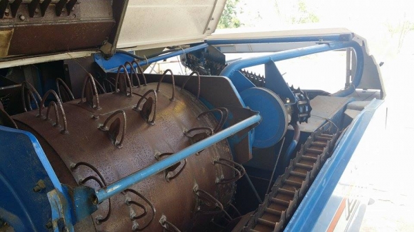 รถเกี่ยวข้าวพร้อมนวดข้าวในตัว แบบนั่งขับ เก่าญี่ปุ่น  ISEKI  Frontier 120 สภาพสวย เครื่องยนต์ติดง่ายพร้อมใช้งาน