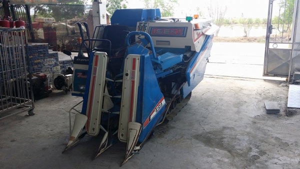 รถเกี่ยวข้าวพร้อมนวดข้าวในตัว แบบนั่งขับ เก่าญี่ปุ่น  ISEKI  Frontier 120 สภาพสวย เครื่องยนต์ติดง่ายพร้อมใช้งาน