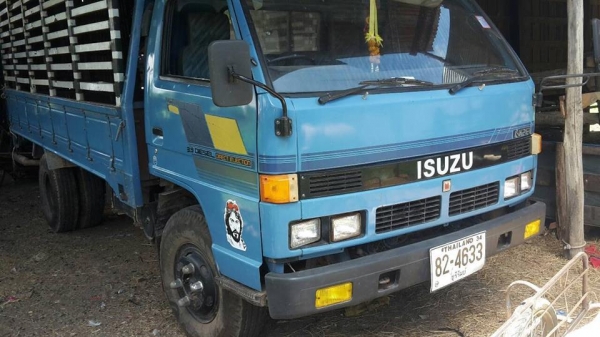 ขายISUZU NPR115แรง เครื่องดี แคชซีสวย สภาพพร้อมใช้งาน เอกสารพร้อมโอน สนใจโทร 090-8588220คุณนะ 093-3258446คุณบิว ID:narong498 หรือเข้าดูสินค้าอื่นๆได้ที่ www.truck.in.th/498 หรือเพจFacebook ณรงค์ ซื้อขายรถมือสอง (เว็บไซต์ส่วนตัว)