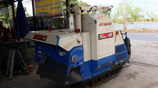 รถเกี่ยวข้าวพร้อมนวดข้าวในตัว แบบนั่งขับ เก่าญี่ปุ่น  ISEKI  Frontier 16 สภาพสวย เครื่องยนต์ติดง่ายพร้อมใช้งาน ไม่เคยใช้งานในไทย