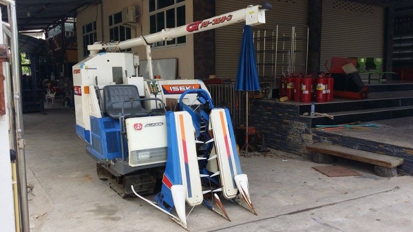 รถเกี่ยวข้าวพร้อมนวดข้าวในตัว แบบนั่งขับ เก่าญี่ปุ่น  ISEKI  Frontier 16 สภาพสวย เครื่องยนต์ติดง่ายพร้อมใช้งาน ไม่เคยใช้งานในไทย