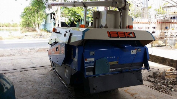 รถเกี่ยวข้าวพร้อมนวดข้าวในตัว แบบนั่งขับ เก่าญี่ปุ่น  ISEKI  Frontier 16 สภาพสวย เครื่องยนต์ติดง่ายพร้อมใช้งาน ไม่เคยใช้งานในไทย