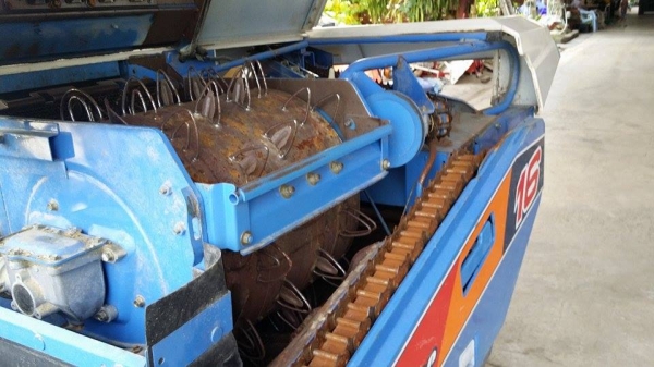 รถเกี่ยวข้าวพร้อมนวดข้าวในตัว แบบนั่งขับ เก่าญี่ปุ่น  ISEKI  Frontier 16 สภาพสวย เครื่องยนต์ติดง่ายพร้อมใช้งาน ไม่เคยใช้งานในไทย