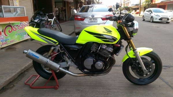 ขายคับ HONDA CB400 ปี93ของแต่งล้น สีสวยพึงทำใหม่ ท่อแต่ง กระจกแต่ง แฮนด์บาร์ ไฟเลี้ยวLED เกียร์โยง มือเบรคปรับระดับได้ อินวอยส์ สรรพสามิตร สวยๆ คับ ราคา 63500 บาท ส่งได้ทั่วไทยคับ สนใจติดต่อ 081-0578282 FACEBOOK POP BIGBIKE SAKONNAKHON ไอดีไลน์ POPBIGBIKE