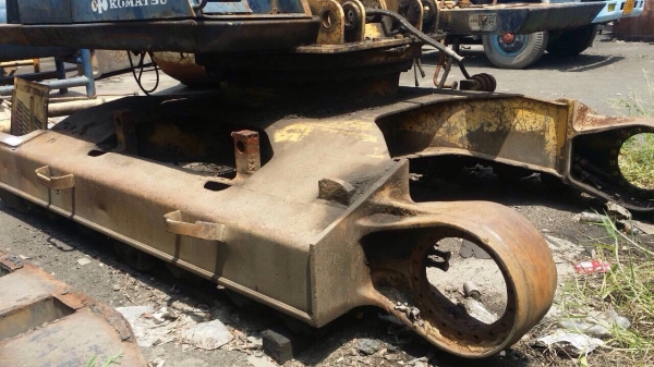 ขาย เฟรม โรลเลอ เอว จ้อย เเคเรีย ของKOMATSU PC200-5ครับ ขาย เฟรม โรลเลอ เอว จ้อย เเคเรีย ของKOMATSU PC200-5ครับ