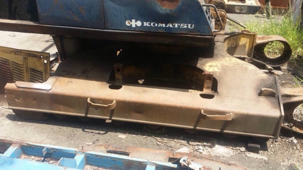 ขาย เฟรม โรลเลอ เอว จ้อย เเคเรีย ของKOMATSU PC200-5ครับ