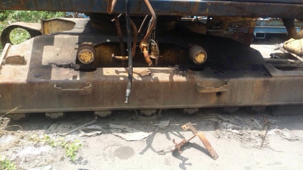 ขาย เฟรม โรลเลอ เอว จ้อย เเคเรีย ของKOMATSU PC200-5ครับ ขาย เฟรม โรลเลอ เอว จ้อย เเคเรีย ของKOMATSU PC200-5ครับ