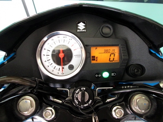 RAIEDR 150 cc. สีฟ้าตัวใหม่ ( สต๊าทมือ ) เกีย 6 speed ล้อแมกซ์สวยๆจากศูนย์ ไมล์ 3 พันโล ฟรีโอน แถม 4 รายการ 43900